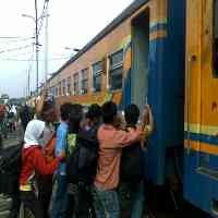 Jelang Akhir Tahun, Tiket KA Diserbu Penumpang 