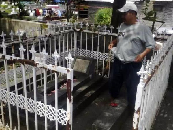 Makam Pendiri PSSI Tak Terawat Makam Pendiri PSSI Tak Terawat