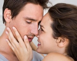 Pria Lebih Merasa Dekat dengan Pasangan Saat Berciuman