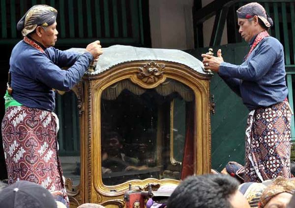 Kereta Keraton Yogyakarta Dimandikan