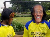 Korban Lapindo Coba Jebol Gawang Ical