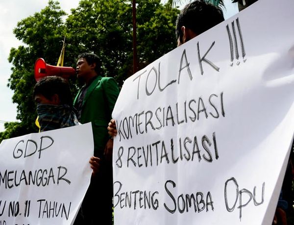Mahasiswa UNM Geruduk DPRD Sulsel