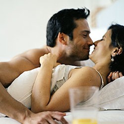 Tips Membahagiakan Wanita di Dalam dan Luar Kamar