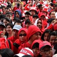 Suporter Sambut Meriah Bus Timnas