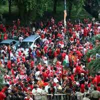 Suporter Serbu GBK, Jalan Sudirman Lautan Merah  