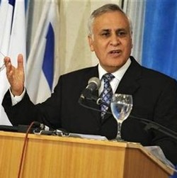 Mantan Presiden Israel Terbukti Perkosa Mantan Ajudan