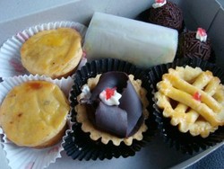 Serunya Belanja Rhum Ball dan Pie Nanas