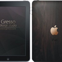iPad Berbalut Kayu dan Berlogo Emas