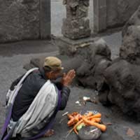 Supin Nekat Langgar Batas Aman Bromo Demi Sebuah Ritual