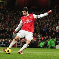 Fabregas Pertanyakan Konsistensi Wasit