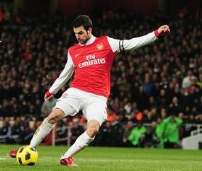 Fabregas Pertanyakan Konsistensi Wasit