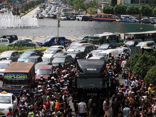 Limbad Tarik Truk, Sudirman Merayap