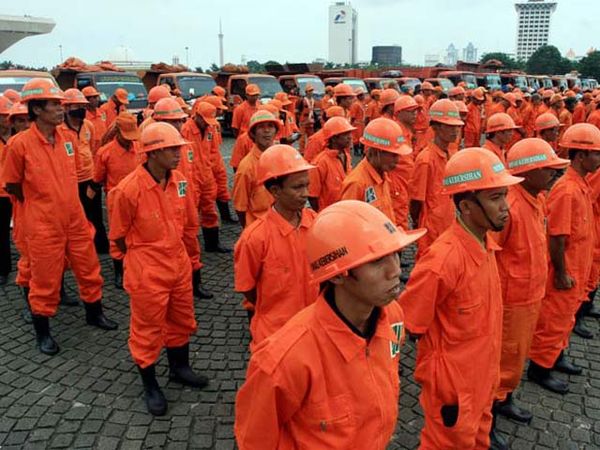 Ribuan Petugas Kebersihan untuk Malam Tahun Baru