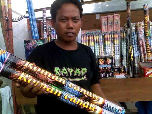 Berharap Berkah Dari Mercon Tahun Baru