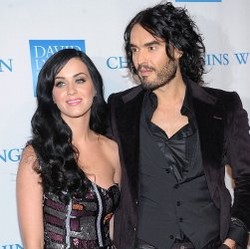 Russell Brand Iseng Pamer Foto Katy Perry Tanpa Make-up