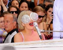 10 Penampilan Terheboh Lady Gaga Sepanjang 2010
