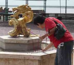 Sambut Tahun Baru, Umat Khonghucu Serbu Klenteng