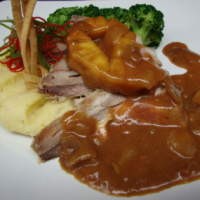 Nikmatnya Roasted Lamb Leg untuk Malam Tahun Baru