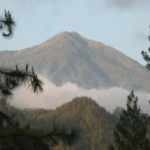 Tahun Baru, Ratusan Orang Mendaki Gunung Lawu