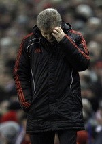 Kritik Fans, Hodgson Minta Maaf