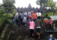 Pengunjung Padati Candi Borobudur