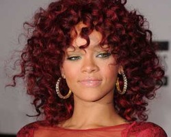 Rihanna Akan Jadi Desainer untuk Top Shop?