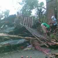 Belasan Rumah di Lamongan Ambruk Diterjang Angin