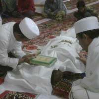 Dituding Punya Ilmu Santet, Buruh Tani Jalani Sumpah Pocong 