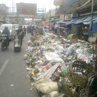 Sampah Malam Tahun Baru Setara Gedung Setinggi 10 Meter