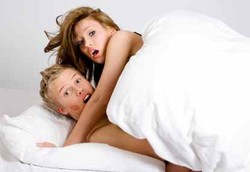 Perempuan dengan Nama Akhir A Paling Sering Ganti Pasangan