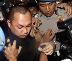 Gayus Minta Dibebaskan & Dikembalikan Barang-barangnya