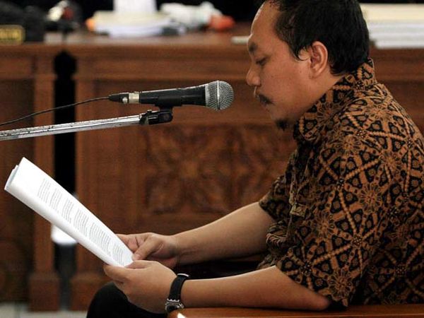 Gayus Bacakan Pledoi