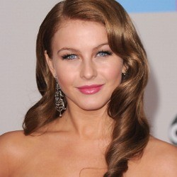 Terlalu Seksi, Video Klip Julianne Hough Dilarang Tayang