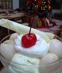 Yummy, Segarnya Es Krim Leci ala Savoy Homann