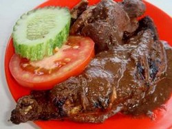 Saksang Ayam: Pedas Andaliman yang Menggigit