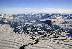 Terjebak Es, 3 Kapal Rusia Tak Bisa Berlayar