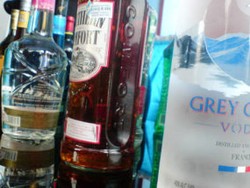 DPR Desak Pemerintah Tutup Minimarket yang Jual Miras ke ABG