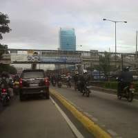 Pemotor Masih Serobot Jalur Bus Trans Jakarta Koridor IX