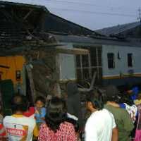 Kereta Api Tabrak Bangunan Rumah di Malang yang Kedua Kalinya