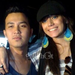 Dennis Lyla Bantah Akan Nikahi Thalita Latief April 2011