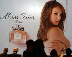 Natalie Portman Topless Dalam Iklan Parfum Dior