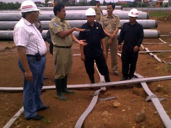 Ayi Vivananda Tinjau Pembangunan Stadion Gede Bage