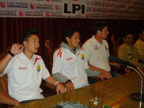Irfan dan Kim Tetap di Persema