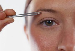Bahaya Mencukur Habis Alis Mata