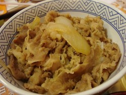 Semangkuk Nasi dengan Daging Sapi Mak Nyuss!