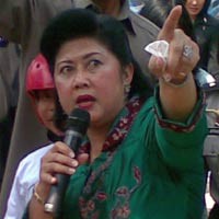 Mempercepat Promosi Sang Istri