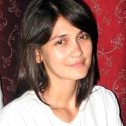 Luna Maya Absen Dampingi Ariel di Sidang Tuntutan