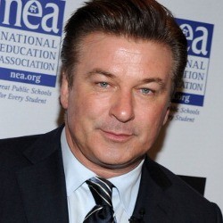 Alec Baldwin Ingin Terjun ke Politik