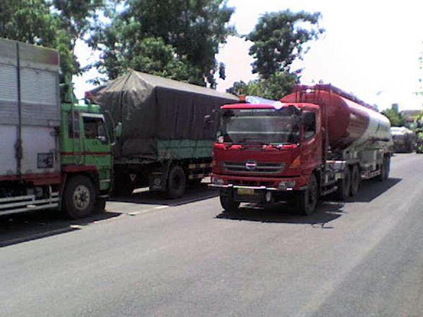 Jalan Rusak Parah, Lalin Kudus-Pati Macet 25 Km