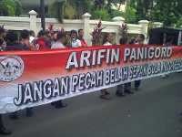 Pendemo Arifin Panigoro Hanya Orasi 2 Menit